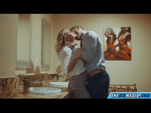 ❤️ Kui rinnakas blondiin võrgutab sind avalikus tualettruumis Porno at porn et.xxxomg.ru ❌